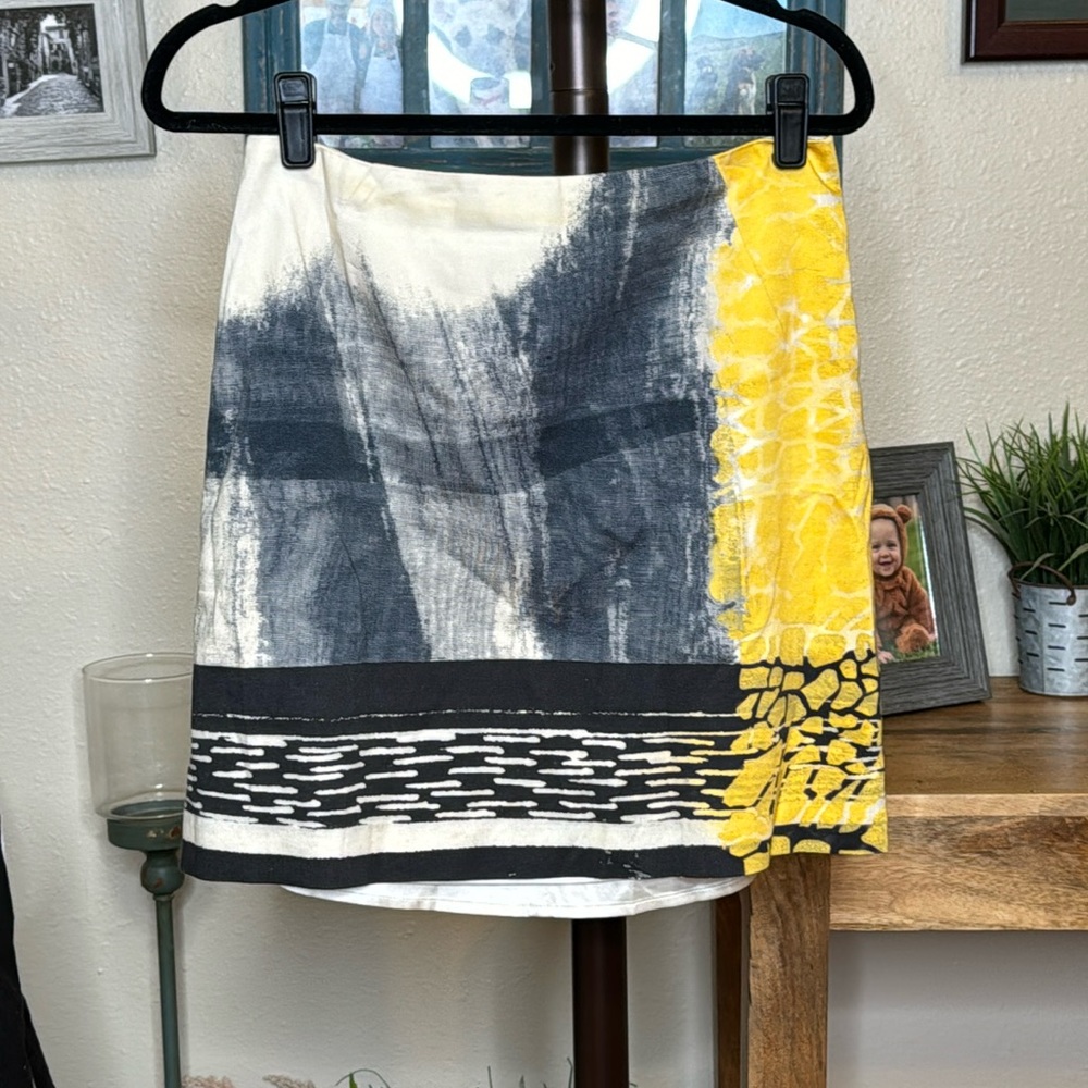 ELIE TAHARI Black and Yellow Abstract Mini Skirt. Size 6 - Picture 4 of 14